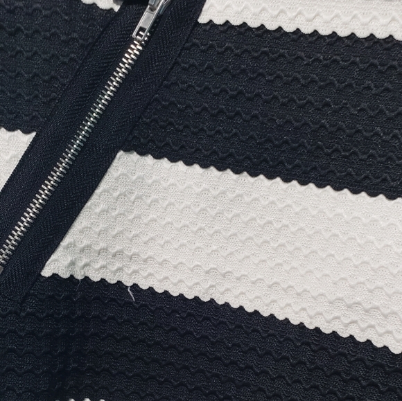 SOLD- Black and White Striped Summer Shorts- Sz M - Picture 4 of 6